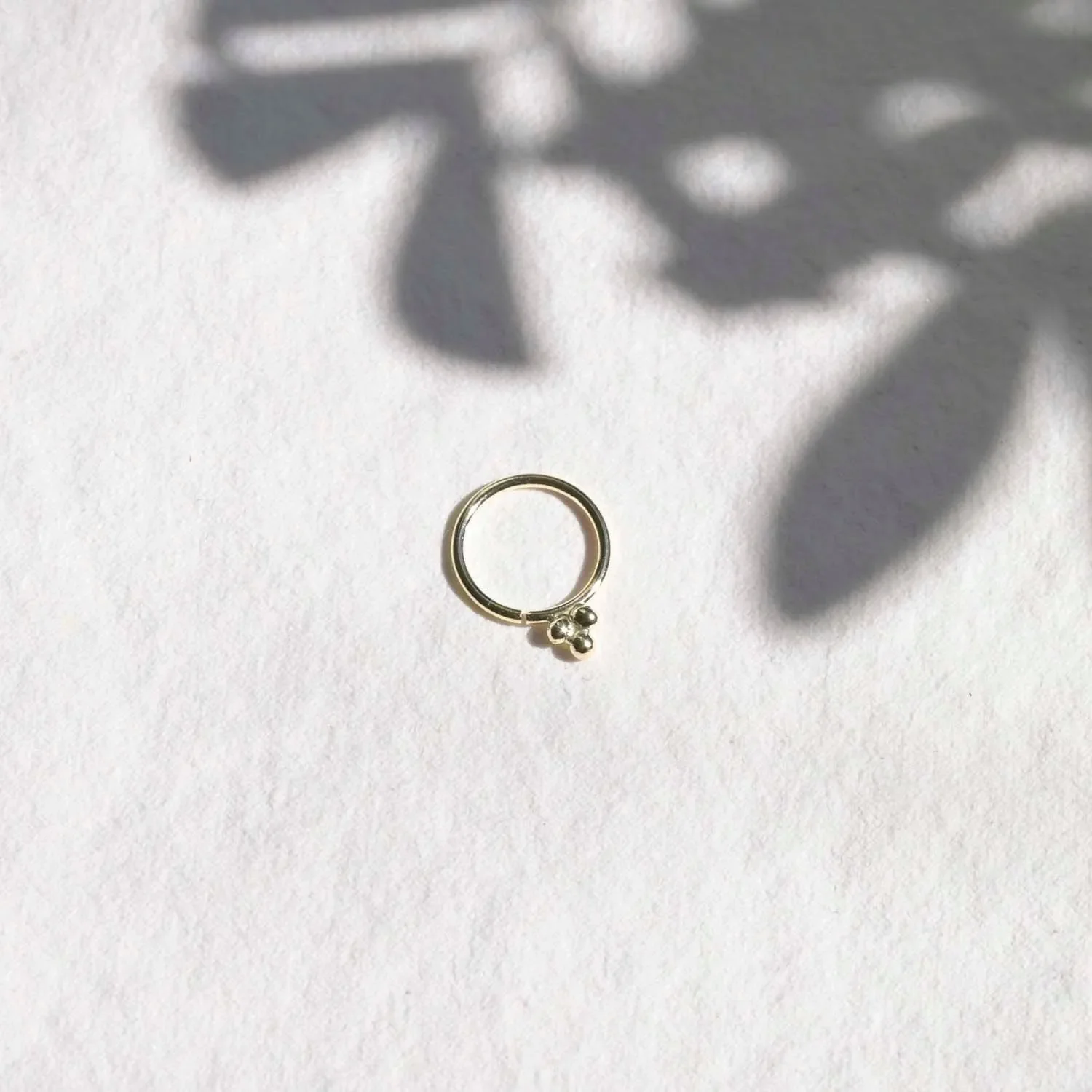 18ct Gold Ornate Cartilage Helix Hoop Earrings - Image 3