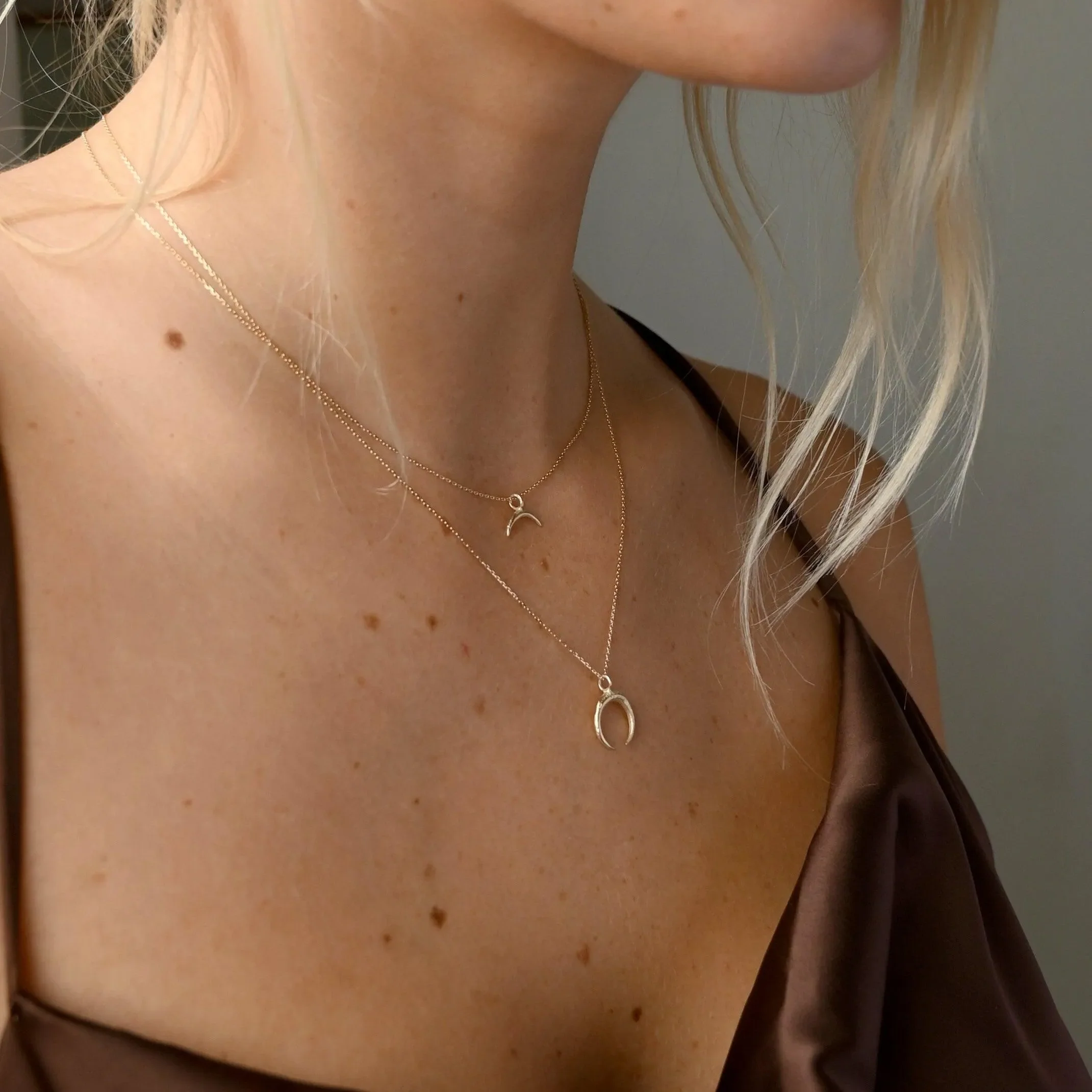 9ct Gold Dainty Eclipse Pendant Necklace - Image 4