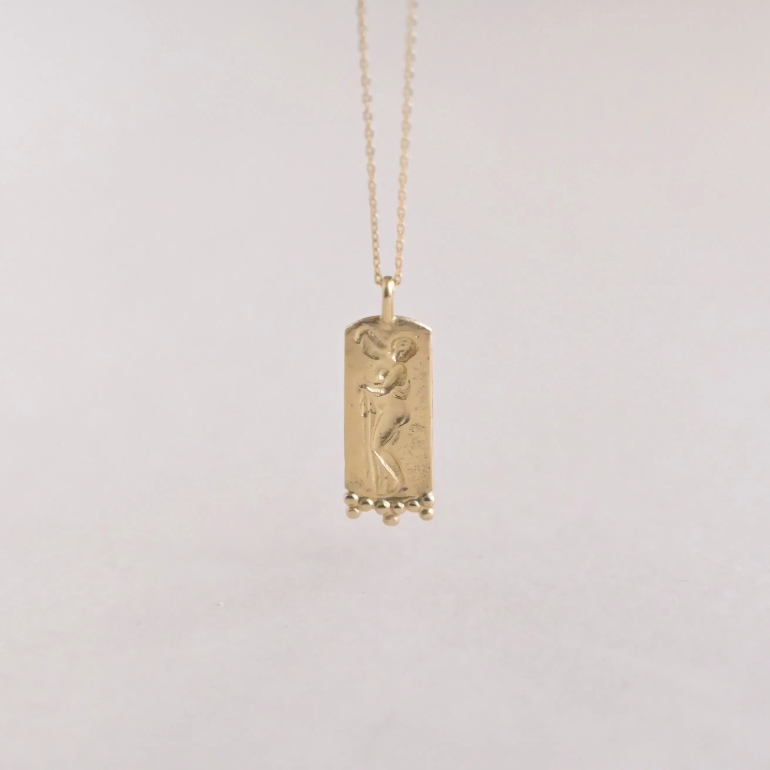 9ct Gold Goddess Aphrodite Rectangle Pendant Necklace - Image 5