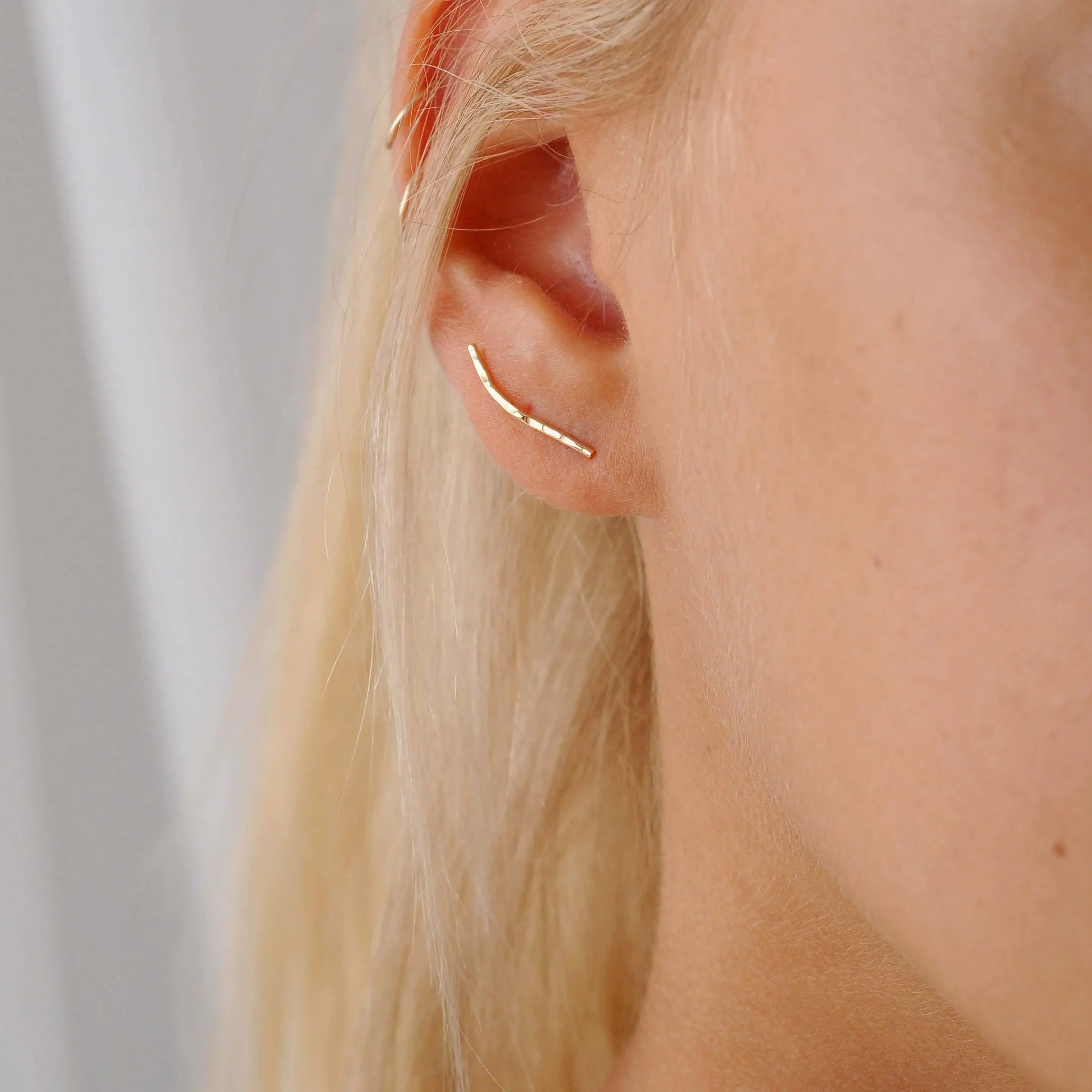 9ct Gold Hammered Ear Crawlers - Image 3