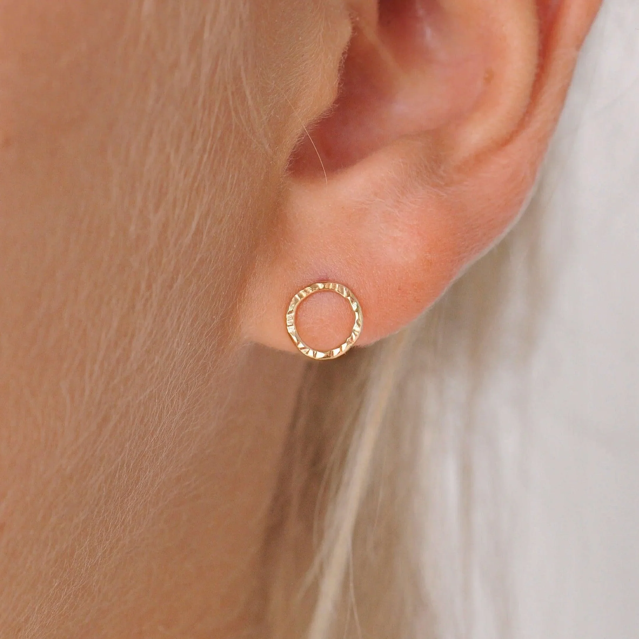9ct Gold Hammered Small Circle Earrings - Image 4