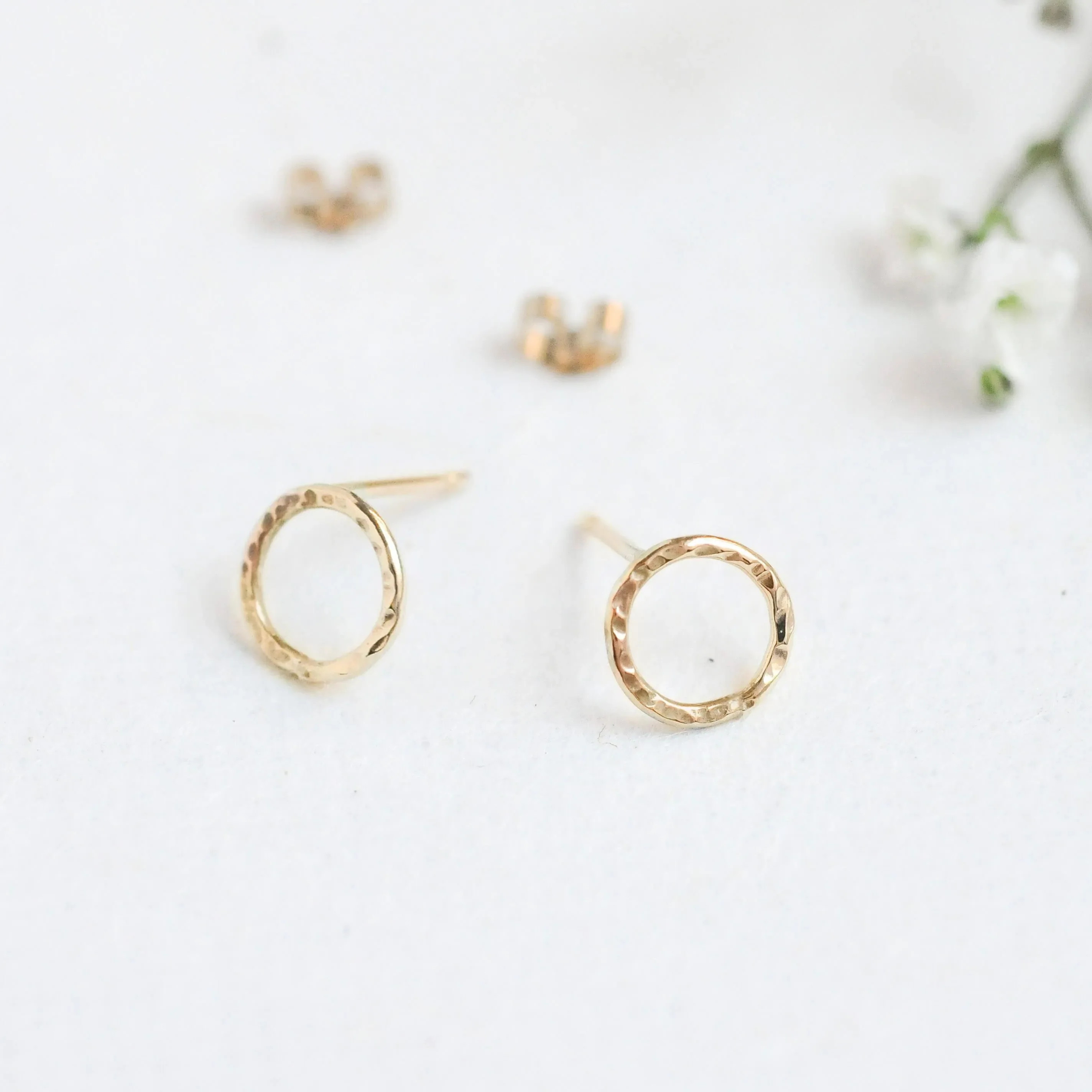 9ct Gold Hammered Small Circle Earrings - Image 5