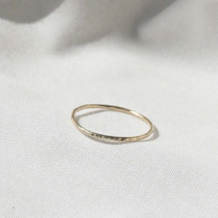 9ct Gold Hammered Stacking Ring - Image 3