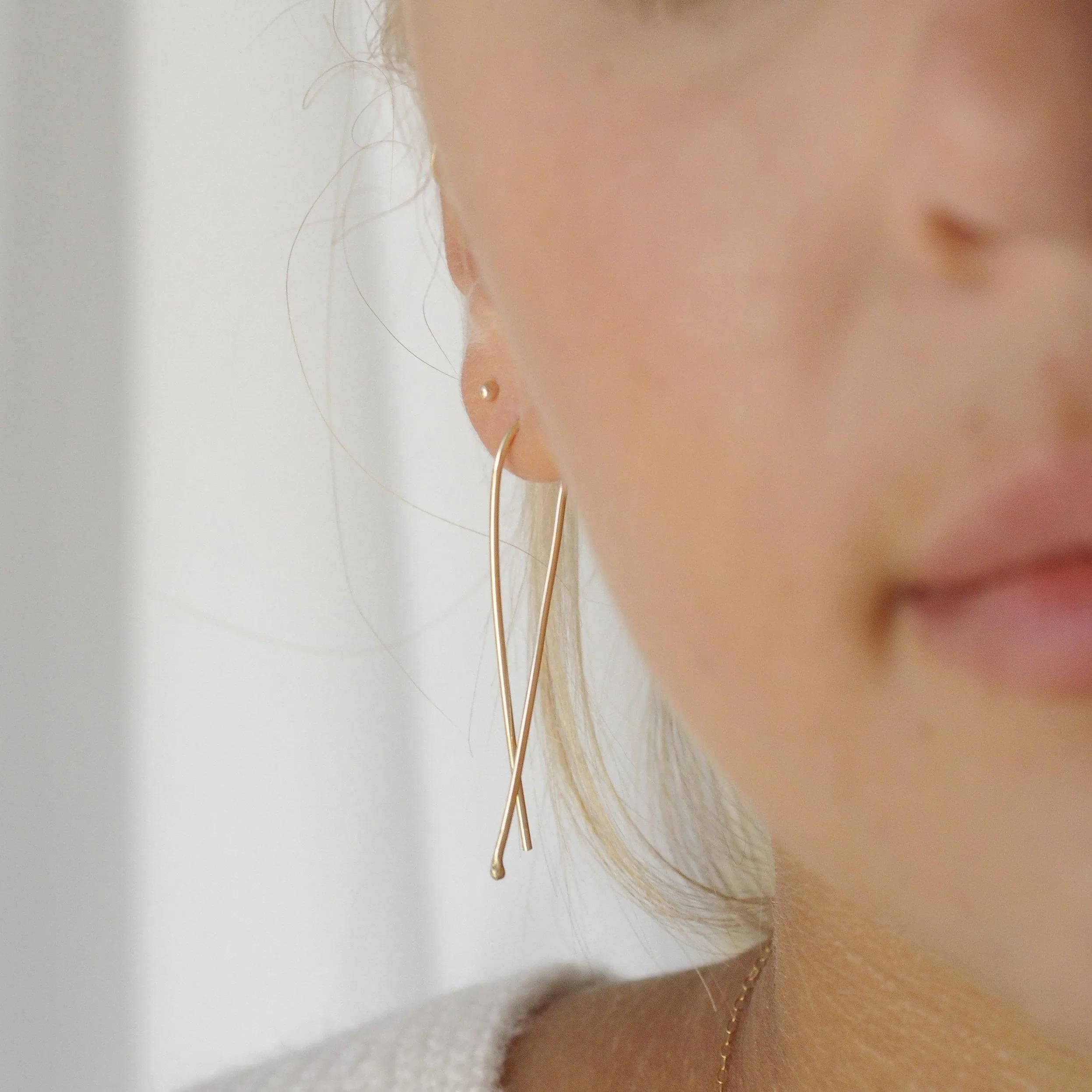 9ct Gold Long Twist Earrings - Image 5