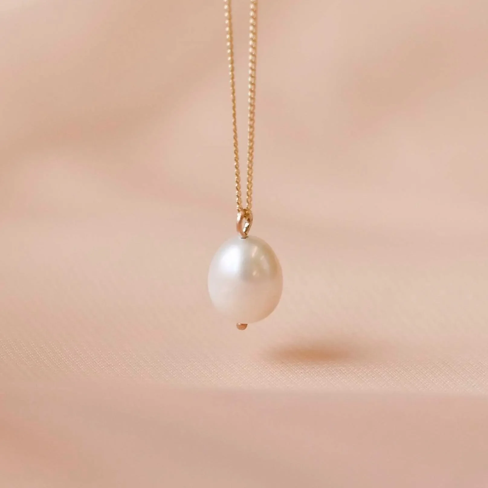 9ct Gold Pearl Pendant Necklace - Image 4