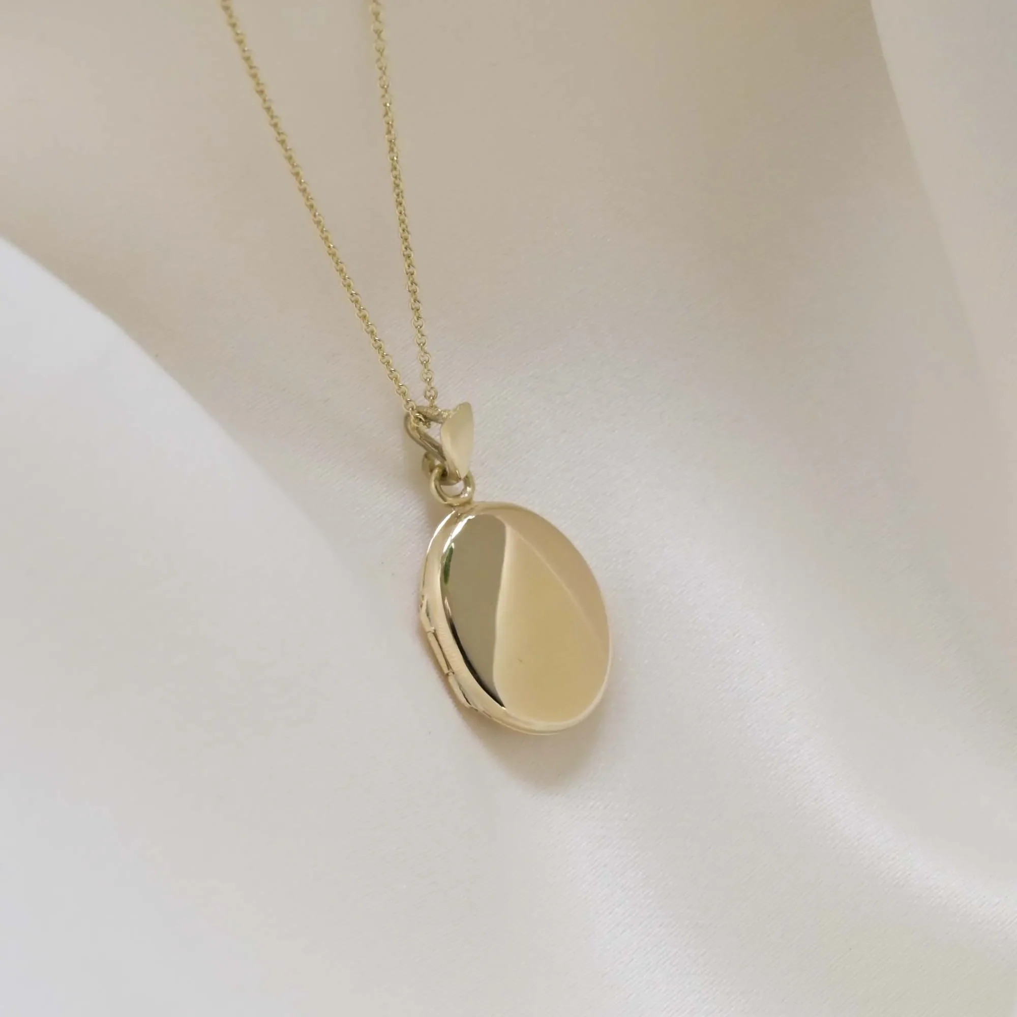 9ct Gold Personalised Oval Locket Necklace - Image 6