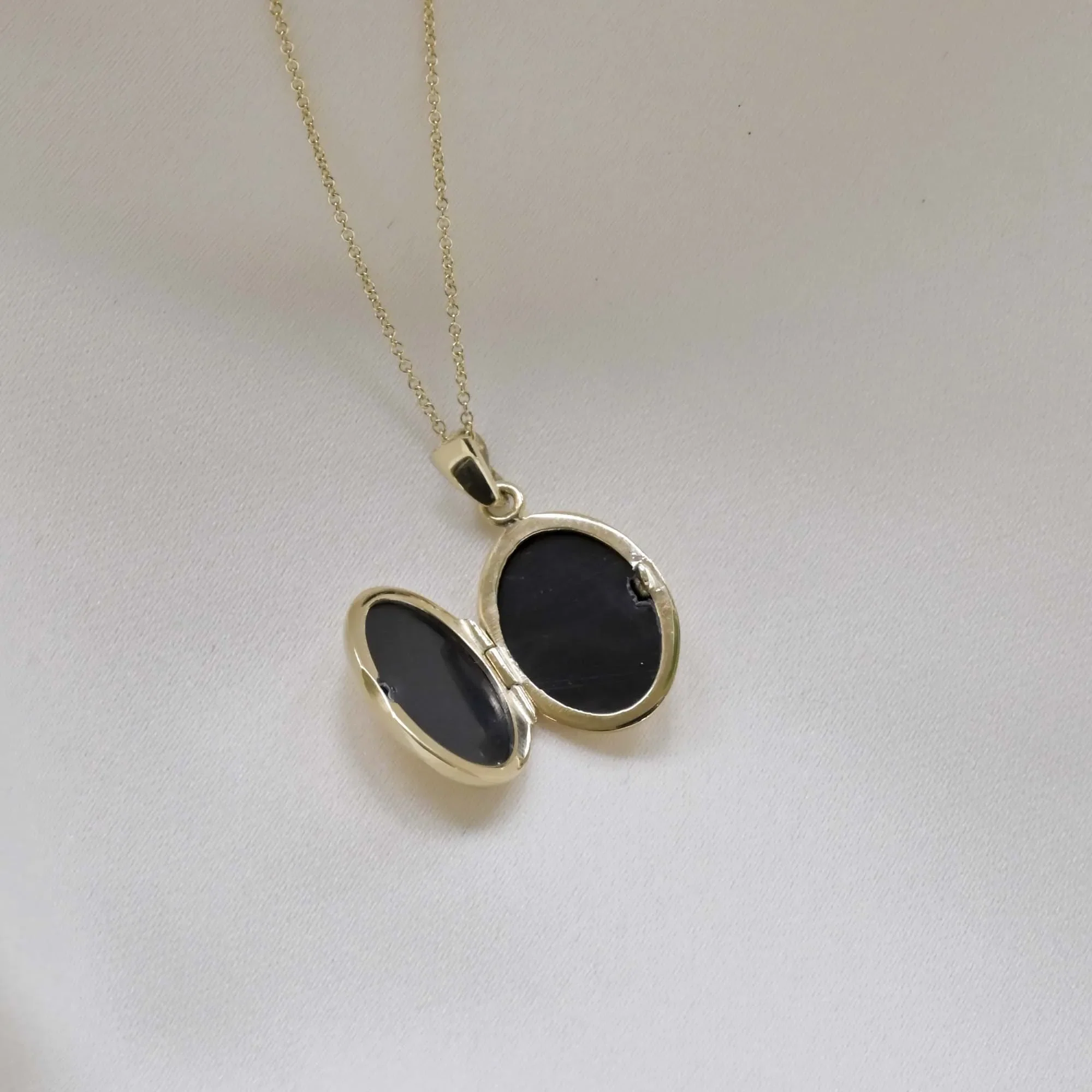 9ct Gold Personalised Oval Locket Necklace - Image 7