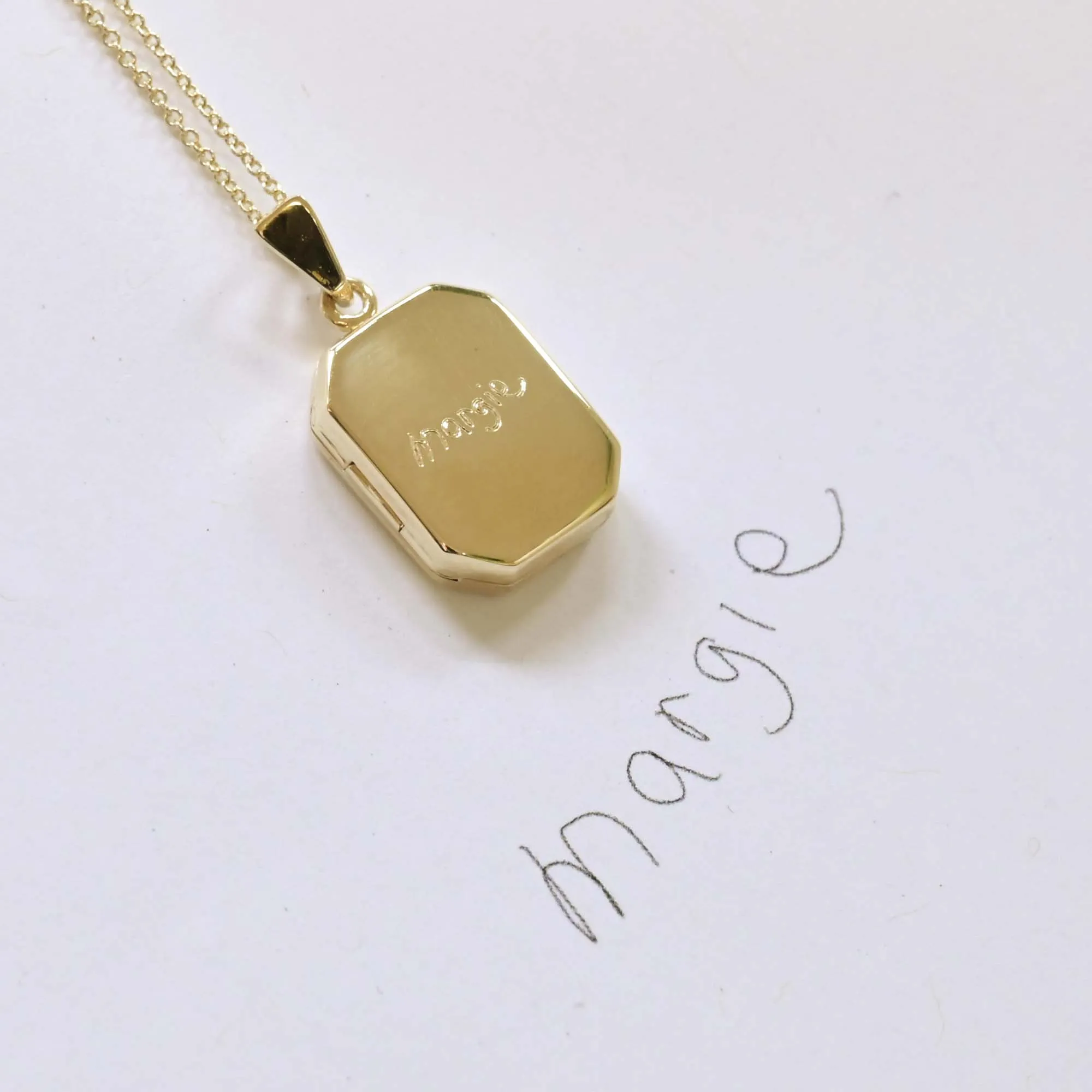9ct Gold Personalised Rectangle Locket Necklace - Image 3