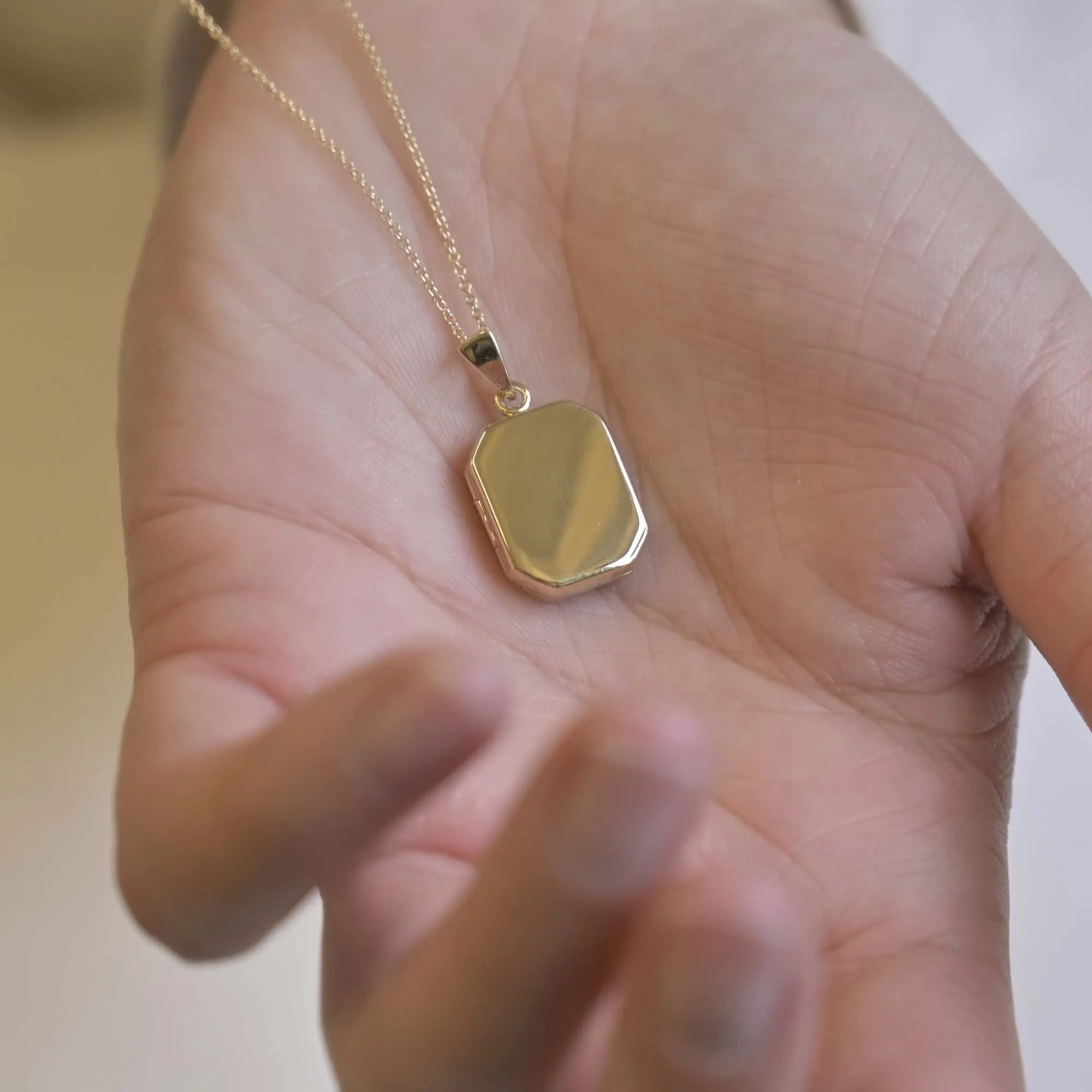 9ct Gold Personalised Rectangle Locket Necklace - Image 7