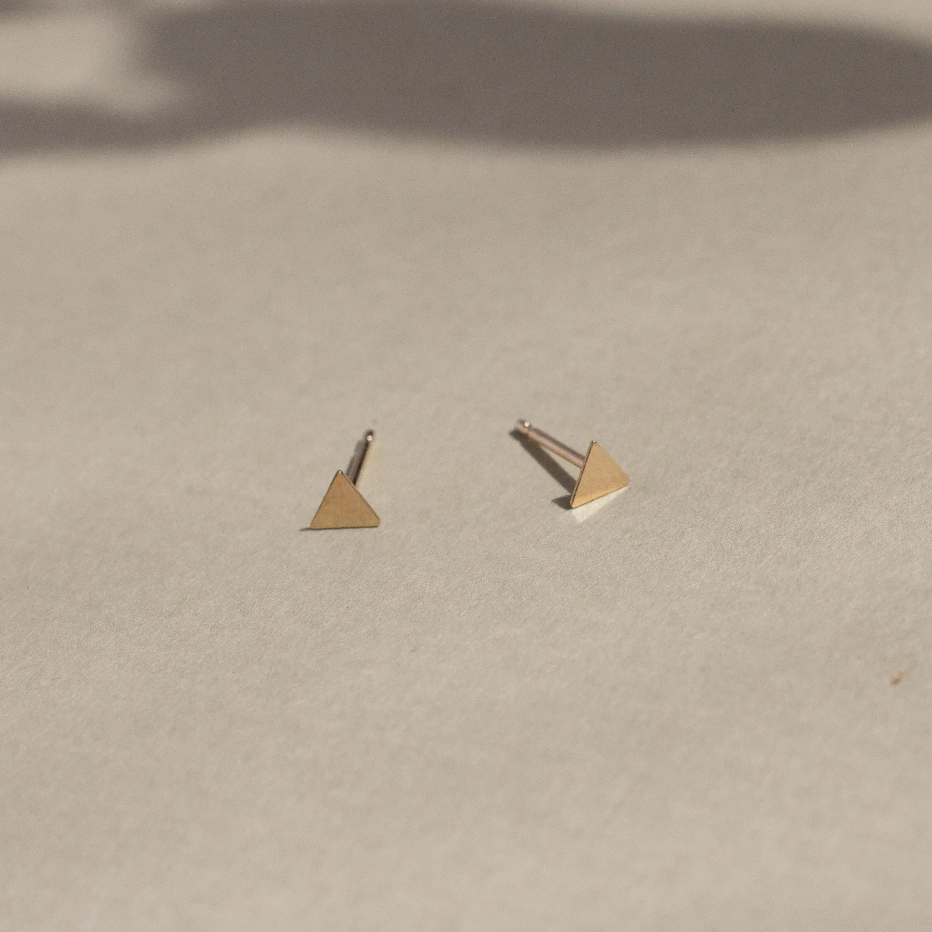 9ct Gold Small Triangle Studs - Image 3