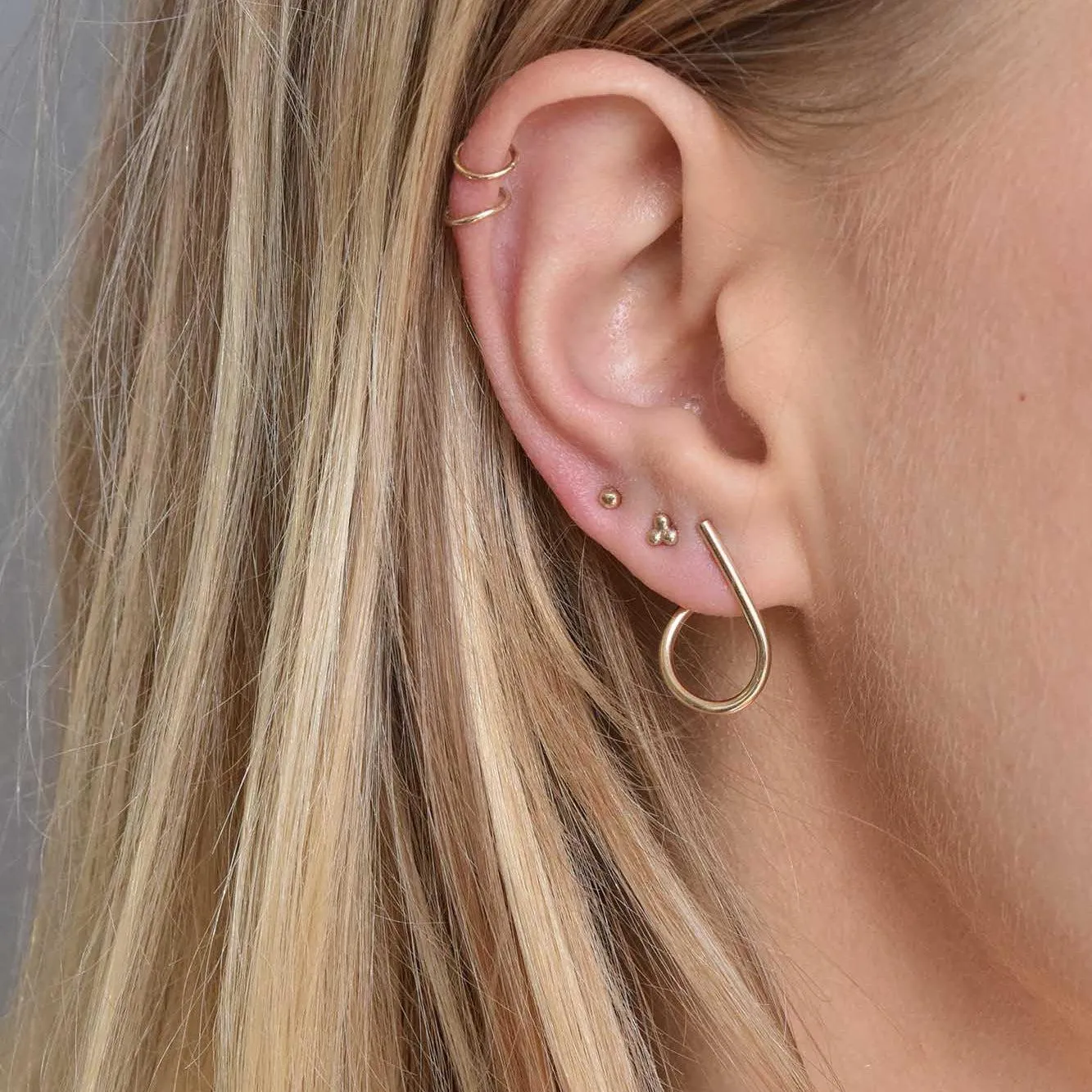 9ct Gold Triple Dot Stud Earrings - Image 4