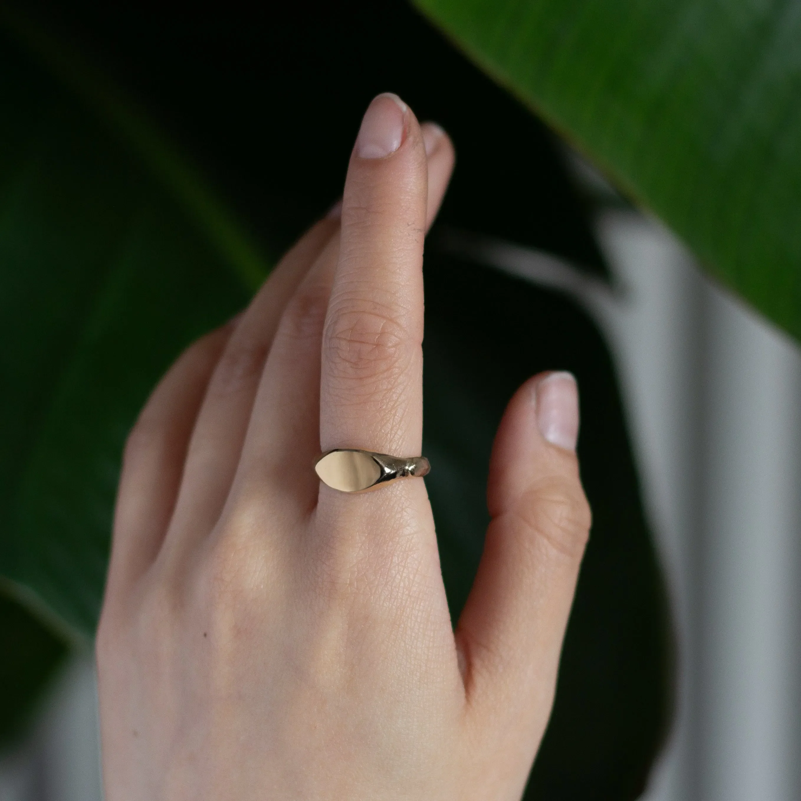 9ct Gold Ancient Signet Pinkie Ring - Image 6