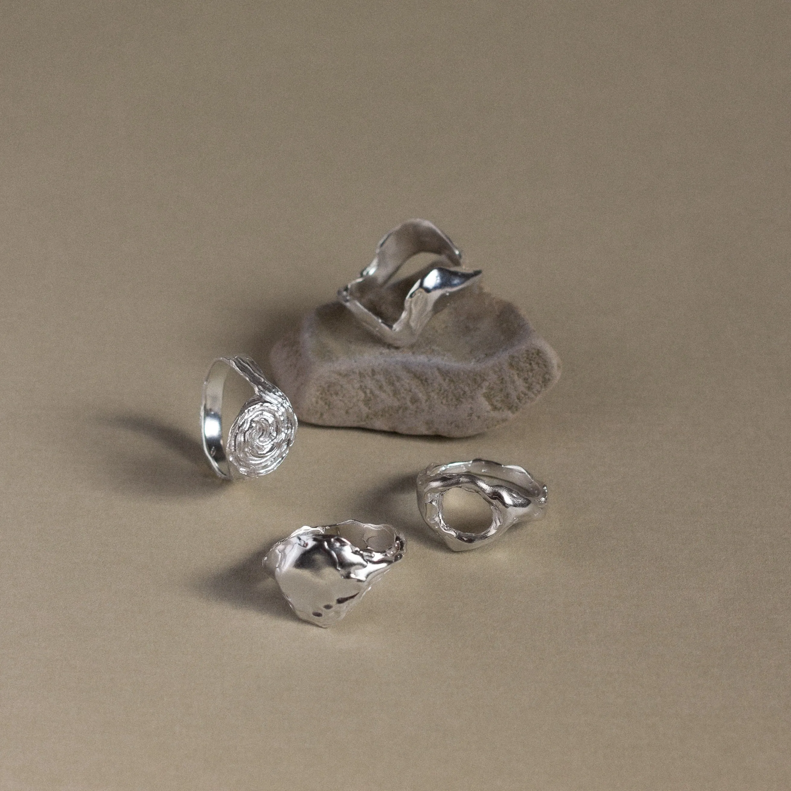 Silver Bloom Full Moon Ring - Image 7