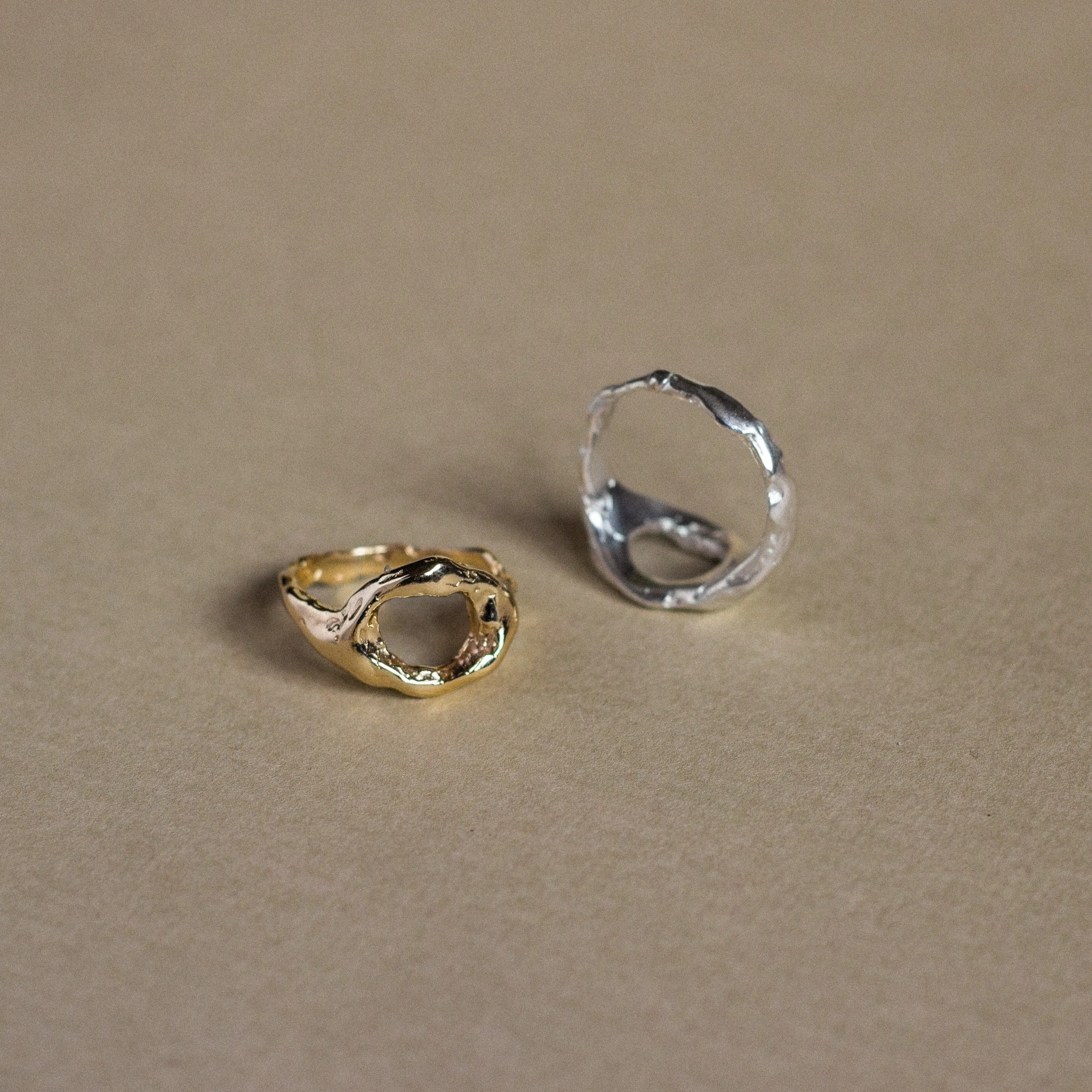 9ct Gold Bloom Organic Circle Ring - Image 6