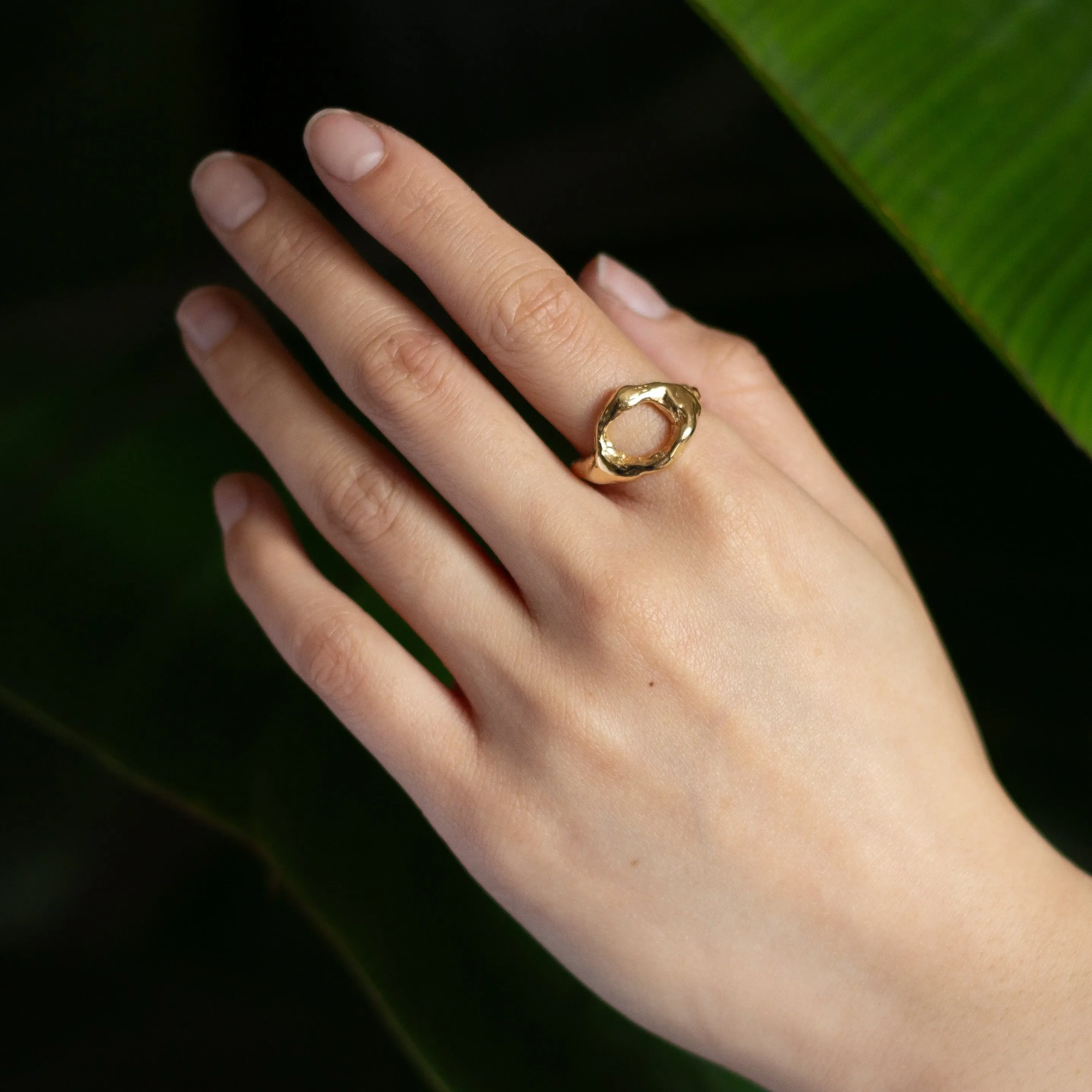 9ct Gold Bloom Organic Circle Ring - Image 7