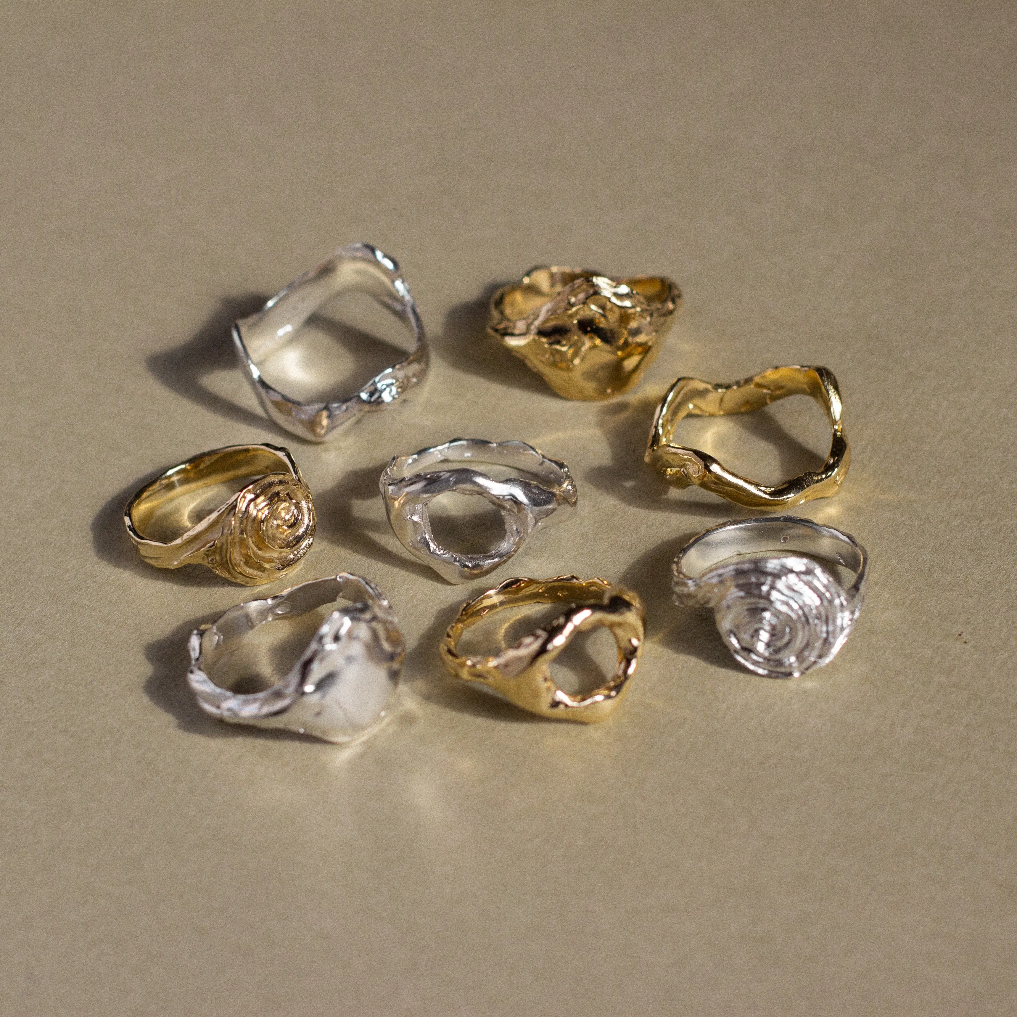 9ct Gold Bloom Organic Circle Ring - Image 8