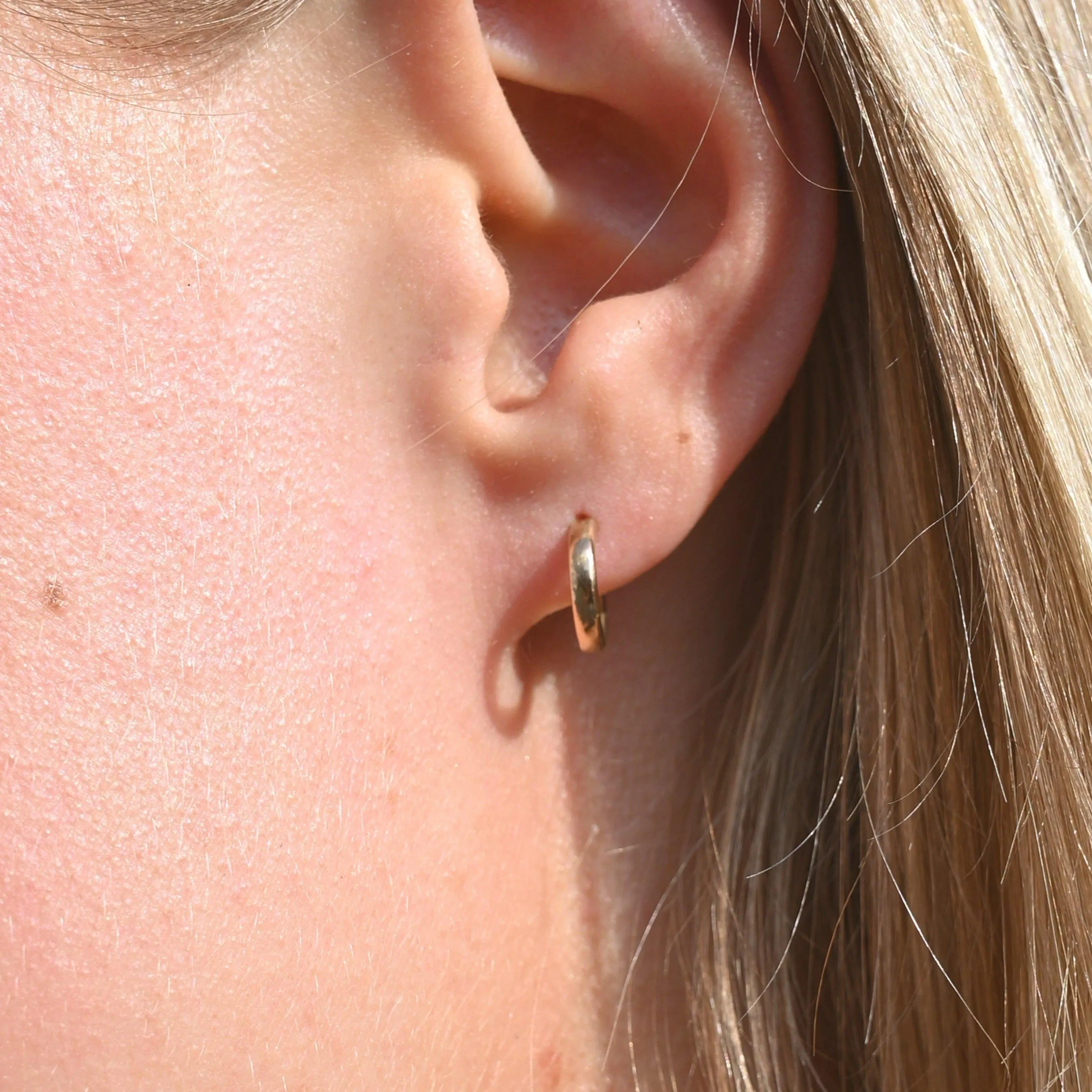9ct Gold Huggie Hoop Earrings - Image 4