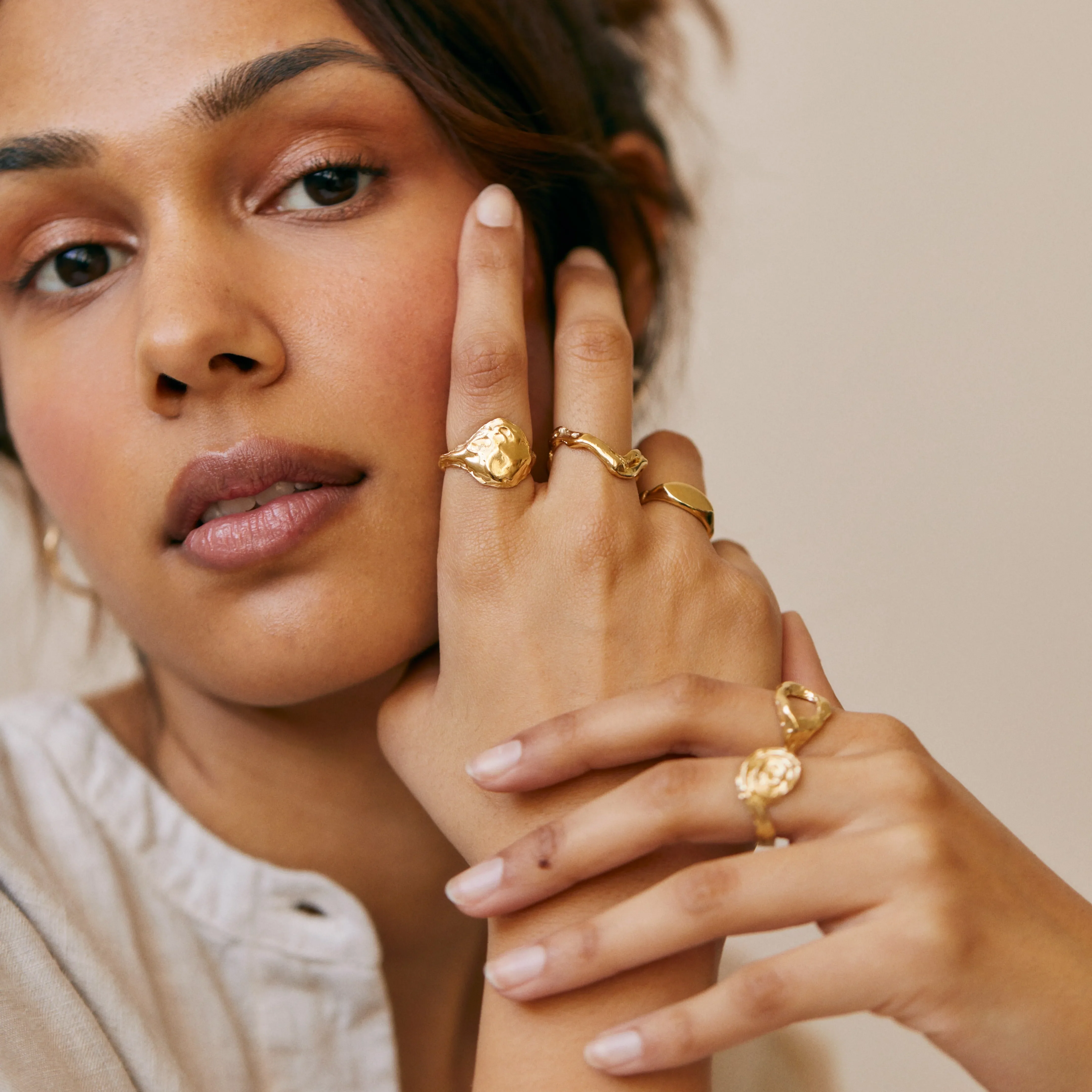 9ct Gold Ancient Signet Pinkie Ring - Image 5