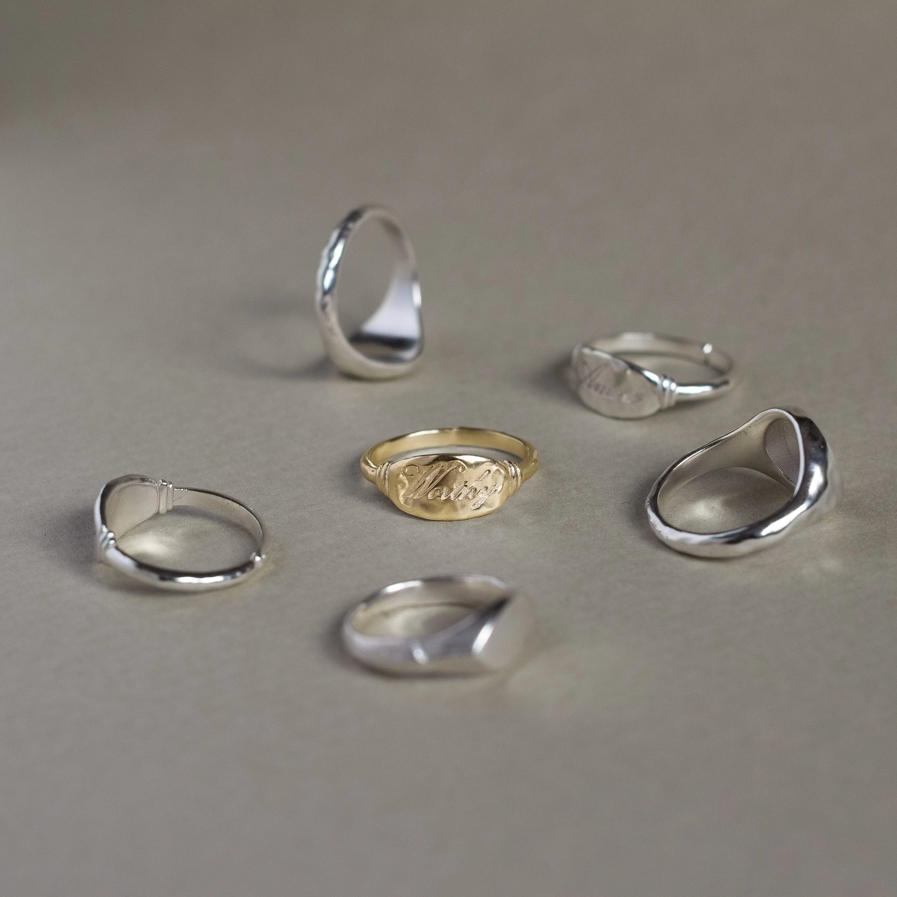 9ct Gold Worthy Ring - Image 3